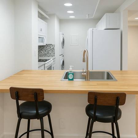 $735 / 1br - 1048ft2 - Sunny, Bright Room in 2BR, Montrose L Stop (Williamsburg)63870971230209123