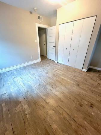 $1,000 / 1br - 415ft2 - Ubicado en , Encimeras de Granito o Piedra, 1/BD 1/BA64013204484098120