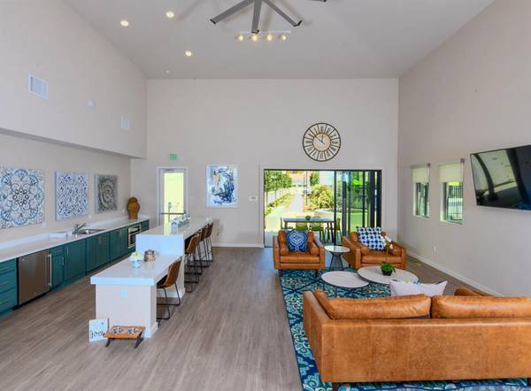 $3,045 / 2 dormitorios - 1er MES $1000 DE DESCUENTO + Armarios Mejorados, Piscina y Spa Climatizados con Estilo Resort (Vista)63657108373379122