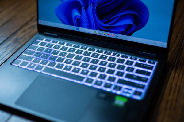 Omen Transcend OLED – Portátil de juego con RTX 4070, 32 GB, Intel Ultra 9 - $1450 (Chantilly)63470818334465124