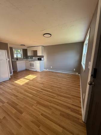 $1,200 / 1br - 600ft2 - **Beatiful 1 Bedroom 1 Bath Apartment // Located in Conimicut Village* (Warwick)64002829872514122