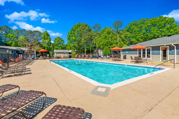 $1,375 / 2br - Apartamento de 2 habitaciones y 1 baño – ¡Solo $1,375/mes! (Cary)63685979942401121