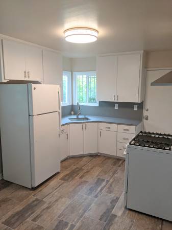 $2,500 / 2br - 800ft2 - Spacious Unit in Duplex (berkeley)63813686951427122