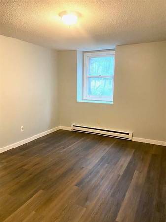 $1,000 / 1br - Un dormitorio un baño $1000 (Main Street)63977126720387123
