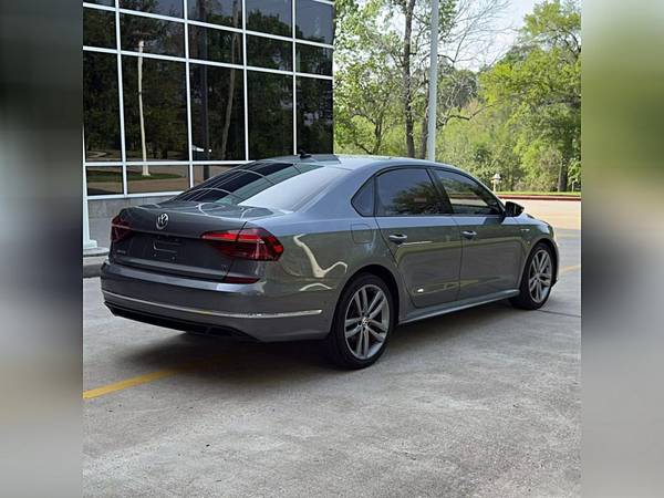 2018 Volkswagen Passat 2.0T R-Line Sedan 4D - $10890.0063622206017921122