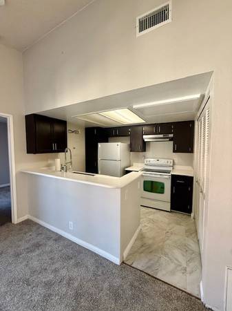 $2,600 / 2br - 752ft2 - Lovely Eastlake condo (Eastlake Chula Vista)63775698123649121