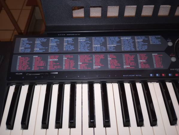 Vintage Yamaha PSR-76 Electronic Keyboard - $60 (Madison)63471317759233123