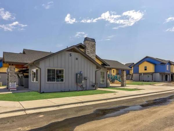 $1,815 / 3br - 1178ft2 - Must-See Townhomes with Fitness Amenities & Charming Community! (Twin Falls)63664975935107124