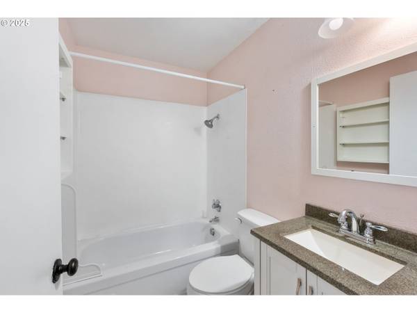$850 / 1br - 607ft2 - Affordable 1BR/1BA with Pool, Gym, Sauna & More – Rentals Approved! (Gresham, OR)64039222818945123