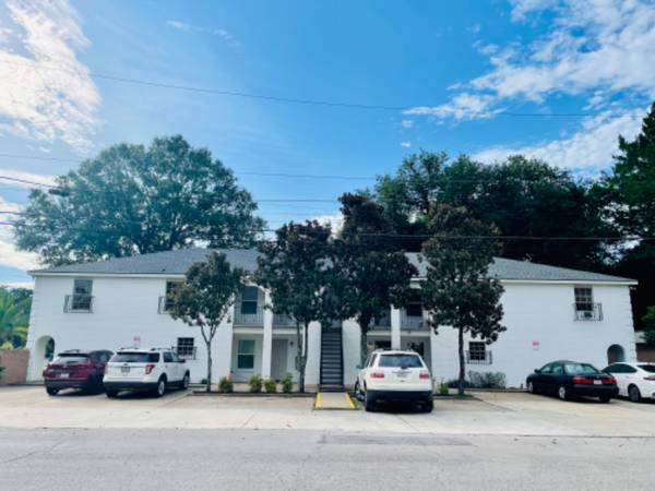 $1150.00 / 2br - 1000ft2 - Skip to school...Huge bedrooms-courtyard-LOCATION!63857516100225122