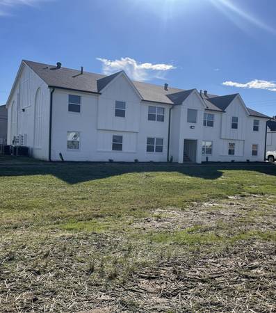 $1,295 / 3br - 3 BEDROOM UNITS AT 109 CREEKWOOD AVE (109 CREEKWOOD AVE)63700363314561120
