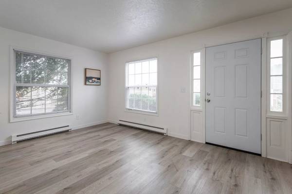 $1,950 / 3br - 1200ft2 - Enough living space for all your needs. 3 bed, 1 bath. Check us out! (Gresham)63914738152194123