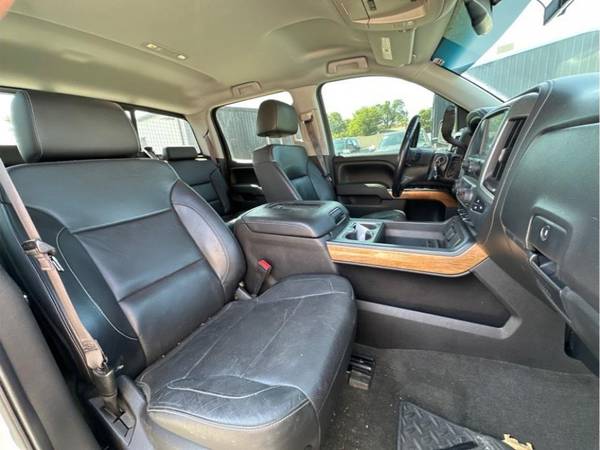 2016 Chevrolet Silverado 1500 Crew Cab LTZ- Sin Historial de Accidentes - $23,990 (5400 Federal Blvd. Denver. 80221)63619979405571122