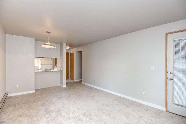 $1,600 / 1br - 570ft2 - Close Proximity to Seattle & I-5, Dishwasher, 1 BD (10321 Meridian Ave N, Seattle, WA)63862287526147122