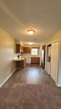 $925 / 2br - 0900ft2 - Nice 2 Bedroom 1.5 Bath (189 Donabrook Court) (Lexington)64022450602883122