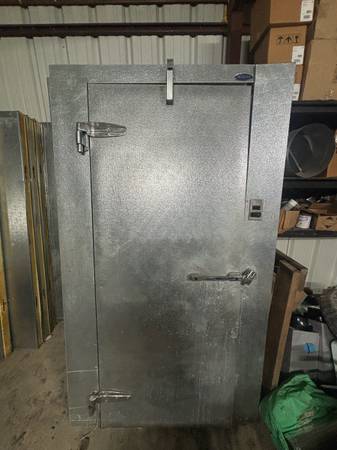 NORLAKE WALK-IN COOLER BOX (8×13×7 FT) Commercial Norlake insulated walk-in co 1