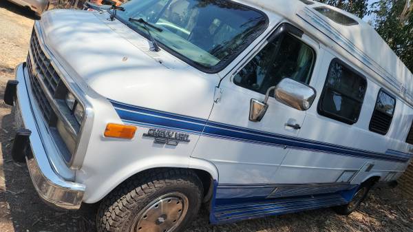 Furgoneta camper Chevrolet 1995 con título limpio y verificación de emisiones pasada, funciona excelente, ¡barata! - $1.950 (Sacramento)636192870310431211
