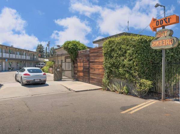 $500 / 1br - AFFORDABLE WEEK RATE - Microwave, Dogs OK*, English & Spanish (Del Paso Blvd in Sacramento)63790836672385121