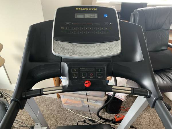 Gold's Gym Treadmill 430I - $200 (Ferndale)634358744613151212