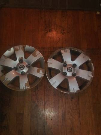 2007-2012 Nissan sentra wheel covers 1