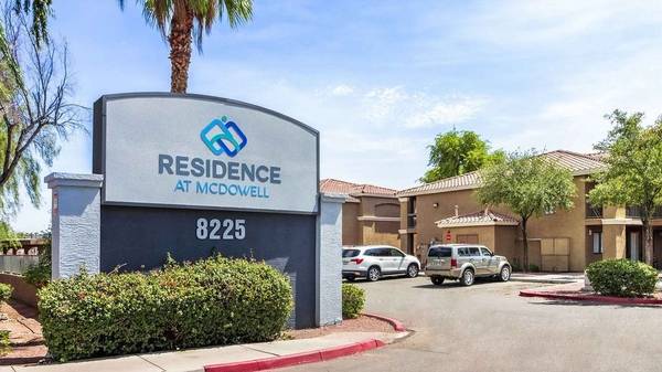 $1,350 / 2br - 660ft2 - 2 habitaciones y 2 baños, áreas de picnic y barbacoa (8225 W McDowell Road, Phoenix, AZ)63470389156099123
