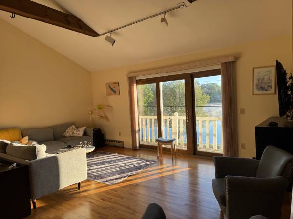 $1,900 / 3br - Lakeside House Share (Ridgefield)64033635315458120