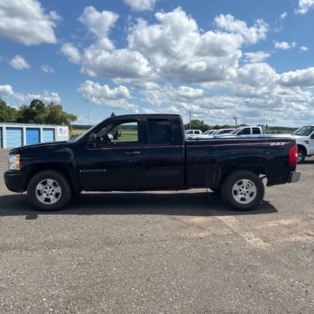 2008 Chevrolet Silverado 1500 4WD Ext Cab 143.5 LT w/1LT - $4,500 (Merrillville, IN)63469629044097121