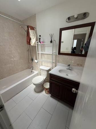 $2,650 / 3br - 1100ft2 - Flushing Three Bedrooms (Flushing)64033632708097122