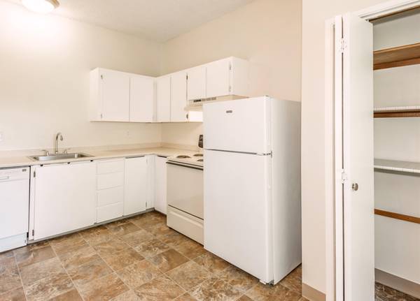 $1,099 / 1br - 1 Bedroom Available! + Small, Quiet Community, Recycling Room (Goose Hollow on 14th)63999452981506121