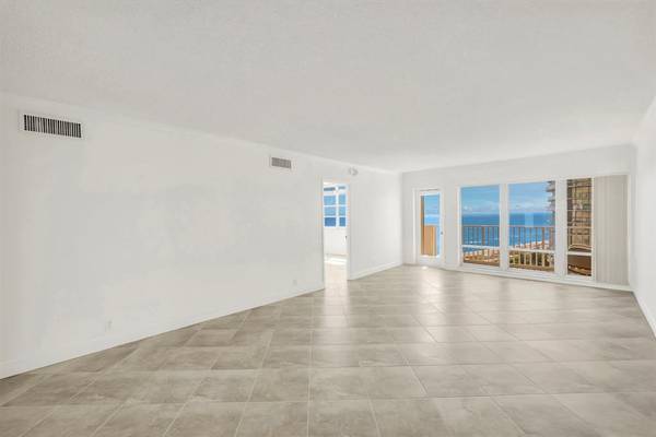 $425,000 / 2br - 1140ft2 - Two Bedroom Condo on Beach with Ocean Views in Pompano Beach (Pompano Beach)63825128254465123