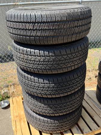 Jeep wheel set 5x127 / 5x5 - $800 (Tigard)63471144630401124