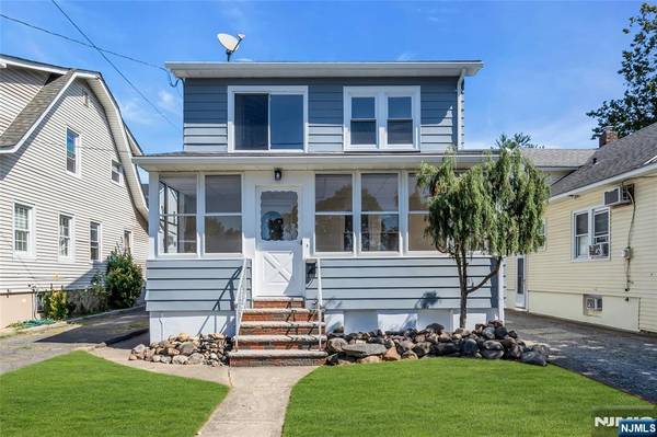 Home, Family, Love - Home in Clifton. 3 Beds, 1 Baths 1