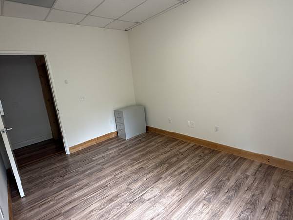 $615 / 240ft2 - Espacios de oficina con servicio completo | 8911 Lakewood Dr, Windsor CA | 25-D (healdsburg / windsor)63686086207491121