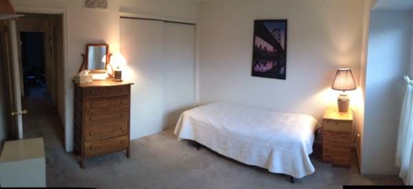 $975 / 2br - 1600ft2 - Sunny Room available in Wonderful townhome Aug 1st (East Norriton)64046035327619120