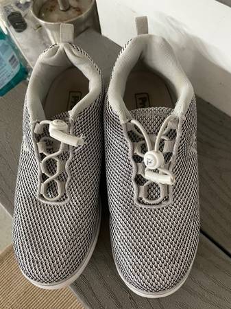 Sneakers size 4 - $2063471260742275120