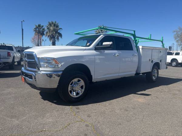 2017 RAM 3500 SLT 4dr - Photo 2