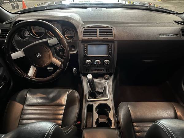 CHALLENGER R/T 6 SPEED HEMI V-8 LOW MILES - $17,980 (SEATTLE)63441436233729122