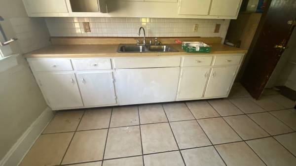 $700 / 2br - 800ft2 - 2 BEDROOM APT $700 East 140th by Lake Shore Blvd (North Collinwood- Lake Shore East 140th st)63939131753602121
