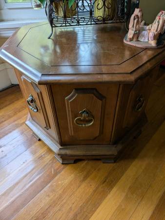 Wooden end table - $20 (Anniston)63440260787075121