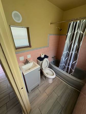 $350 / 1br - Fully Furnished Private Efficiency (St.Petersburg)63980539348739121