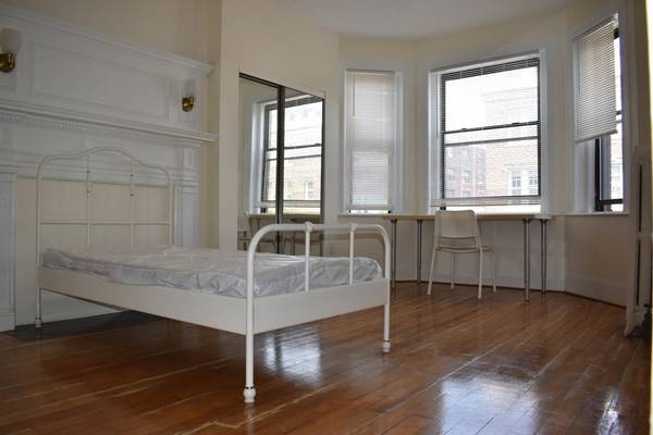 $1,125 / 1br - 120ft2 - Room rental: 16 Glenville Ave, Unit 2, Allston MA (one room) (Allston)63996403214979123