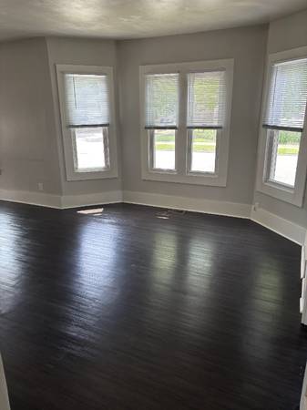 $1150.00 / 2br - 1000ft2 - Hermoso Apartamento Bajo en la Esquina en el Corazón de Kenosha63774346454145122
