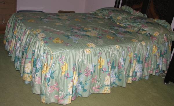Contemporary Flower Pattern Bedspread and Drapes 1