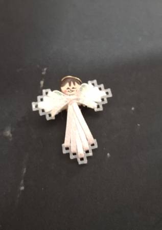 Angel pin 1