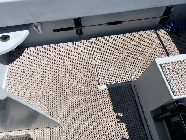 Dri-Deck Almond color 40 tiles 1