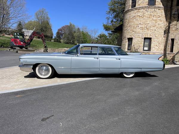 Cadillac Serie 62 de 1960 con techo plano - $30,000 (Brookline)63615292428033121