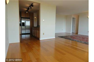 $1,300 / 1br - 1400ft2 - 1BR 1BA 1GAR espacio en condominio de 2 habitaciones con balcón grande, servicios incluidos (Falls Church / Alexandria)63822036643713123