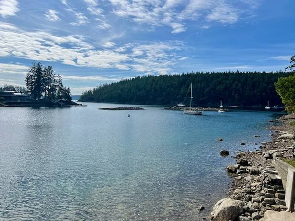 $949,000 / 2br - 1250ft2 - Waterfront Retreat with Docks, Home & Guest Cabin (Secret Cove, BC)63659582425729123