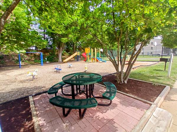 $1041.00 / 2br - 840ft2 - 2nd Floor Rivermont Area 2 Bed, 1.5 Bath Unit in Lynchburg, VA - Avail63851968202113121