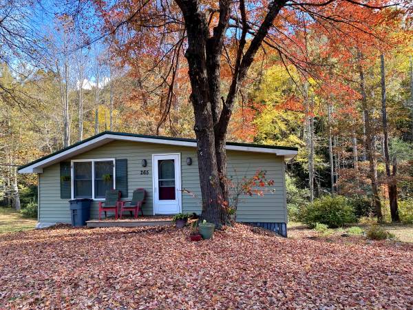 $1,100 / 1br - 725ft2 - Charming Country Cabin for Rent $1100 (Candler)64029208565251121